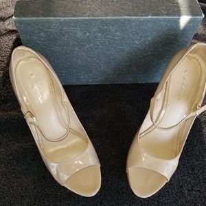 Via Spiga Evangeline nude patent leather pumps

V
